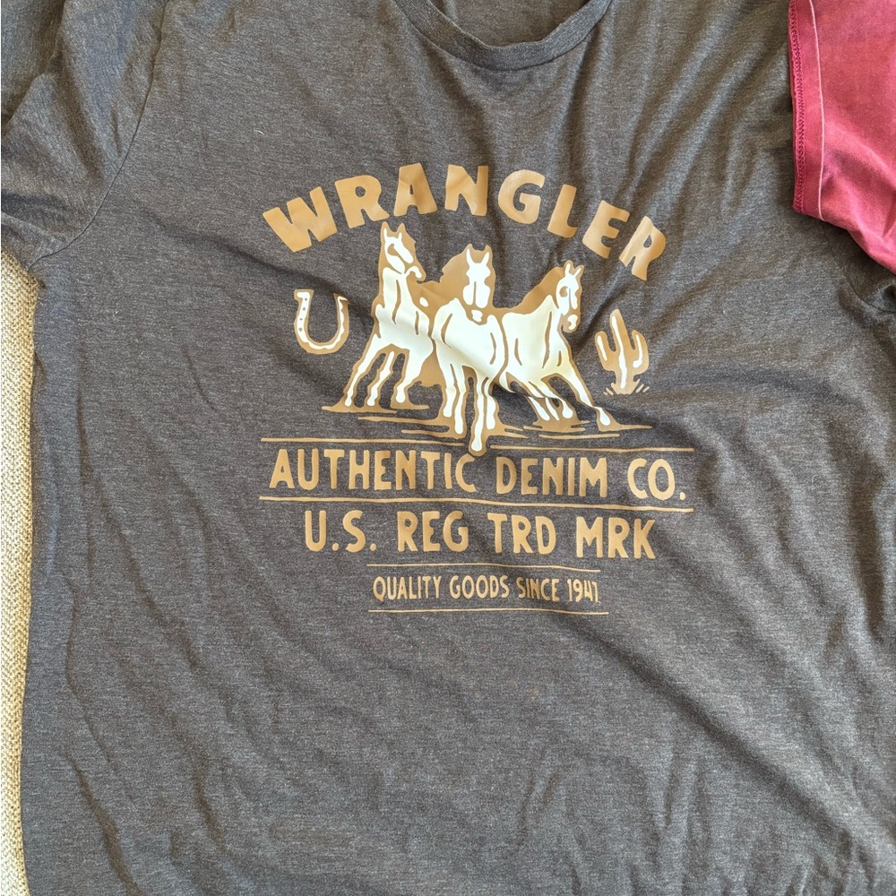 Wrangler Gray and Maroon Graphic Tee